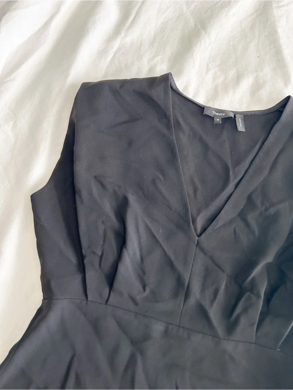 Theory Black V-Neck Pleated Sleeveless Blouse - Picture 4 of 9